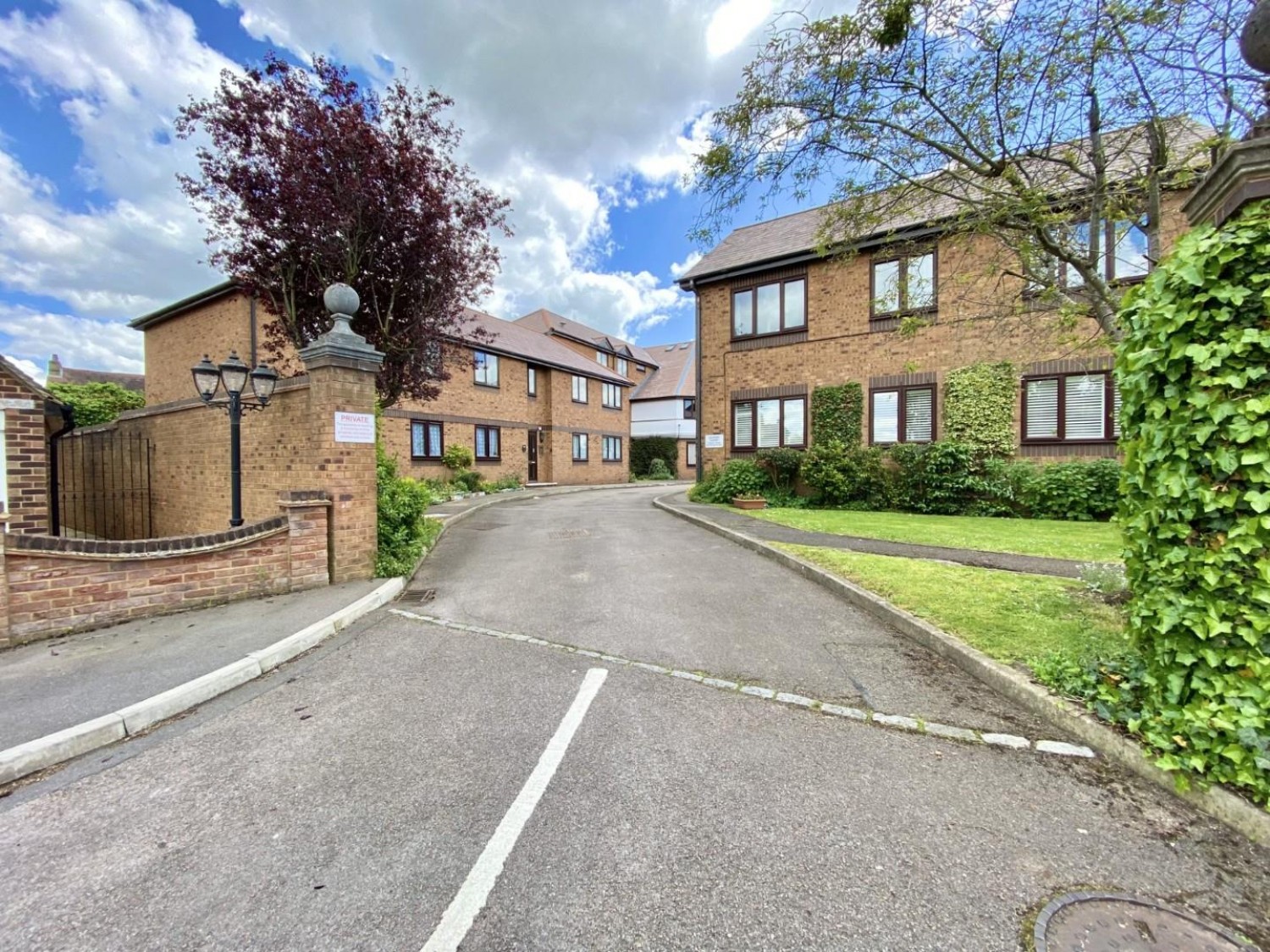 Leaside Court, Hillingdon, Middlesex, UB10 0DD