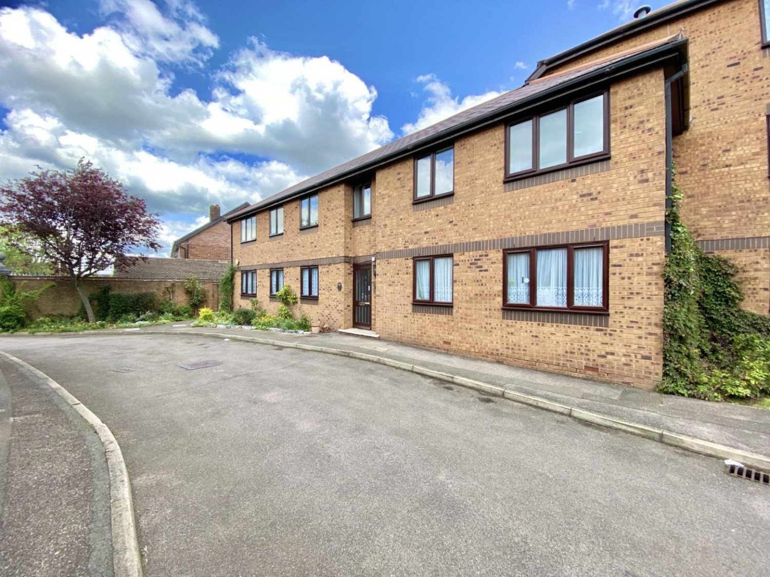 Leaside Court, Hillingdon, Middlesex, UB10 0DD