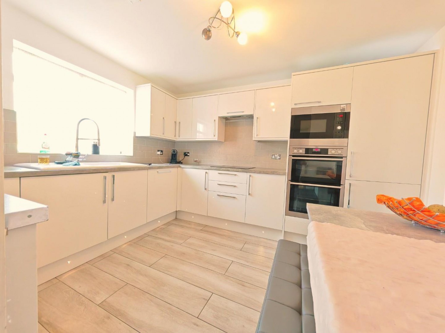 2 bedroom Flat for sale in Moorfield Road, Uxbridge
