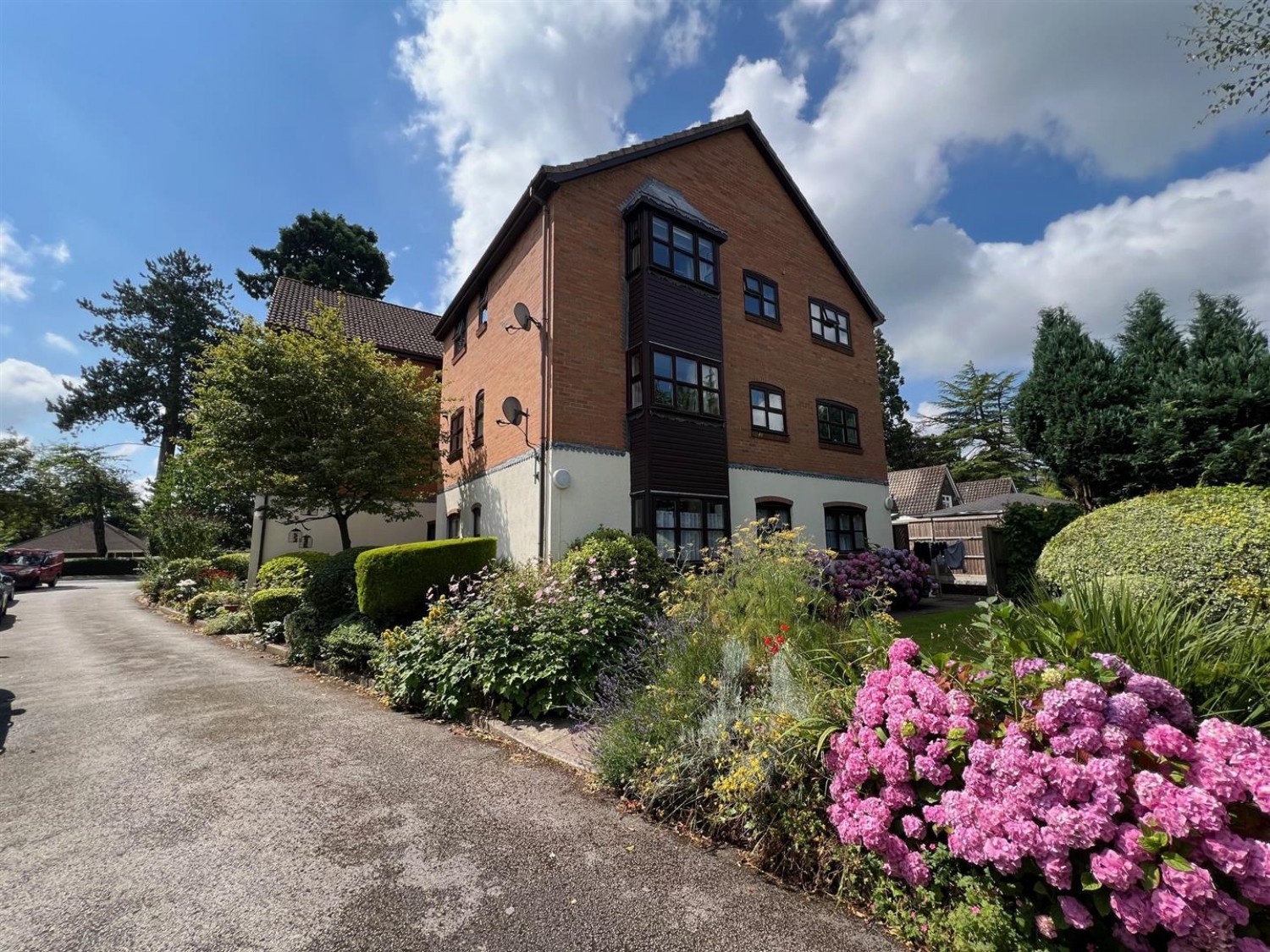 Redlake Road, Stourbridge, DY9 0RY