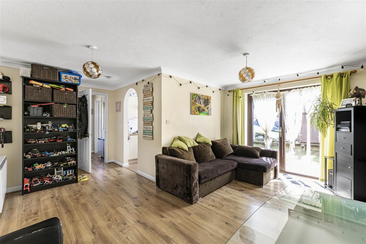 Bevans Close, Greenhithe, DA9