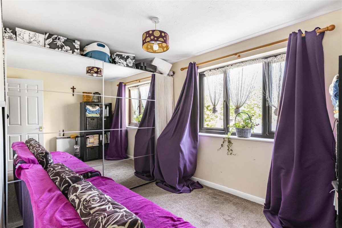 Bevans Close, Greenhithe, DA9