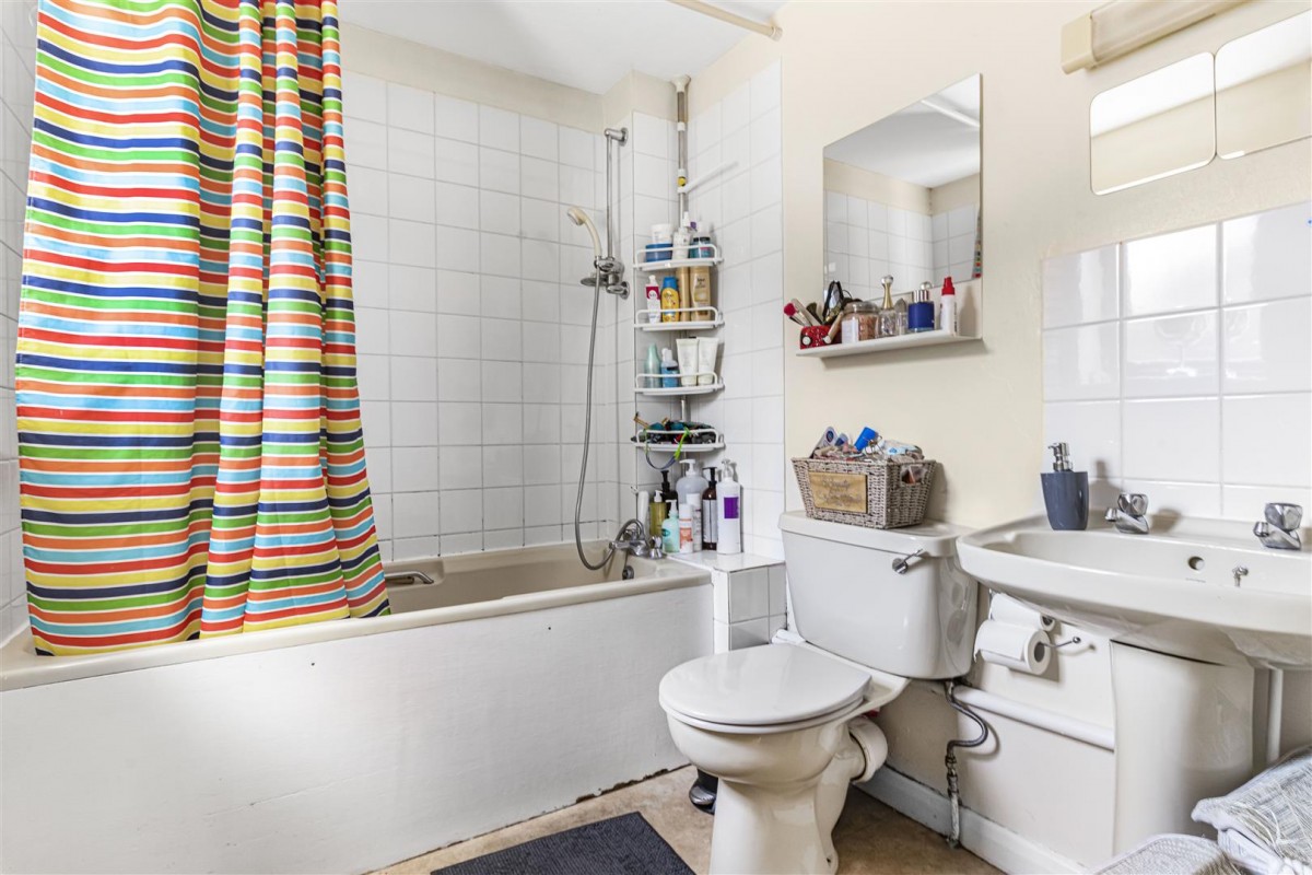 Bevans Close, Greenhithe, DA9
