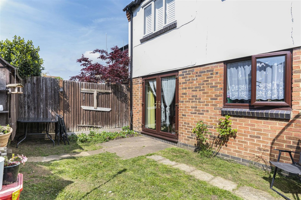 Bevans Close, Greenhithe, DA9