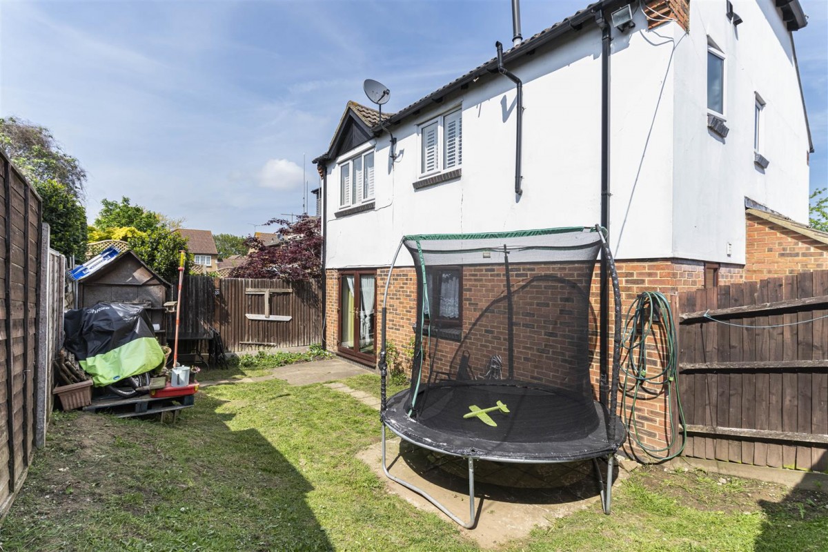 Bevans Close, Greenhithe, DA9