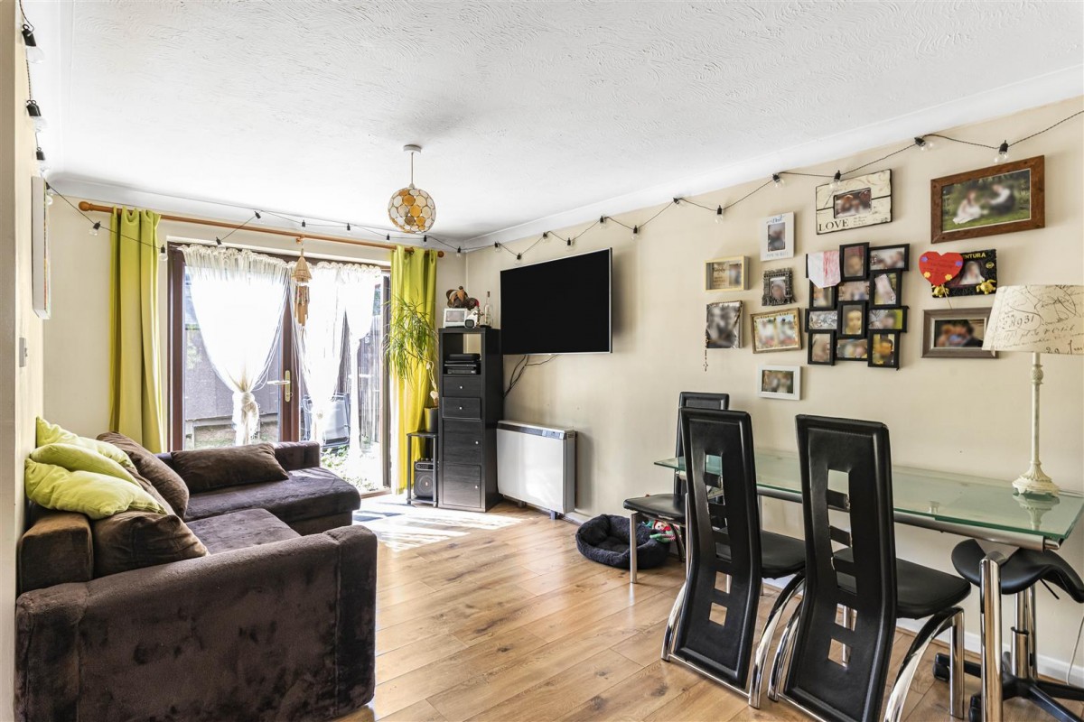 Bevans Close, Greenhithe, DA9