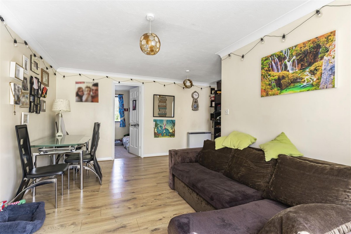 Bevans Close, Greenhithe, DA9