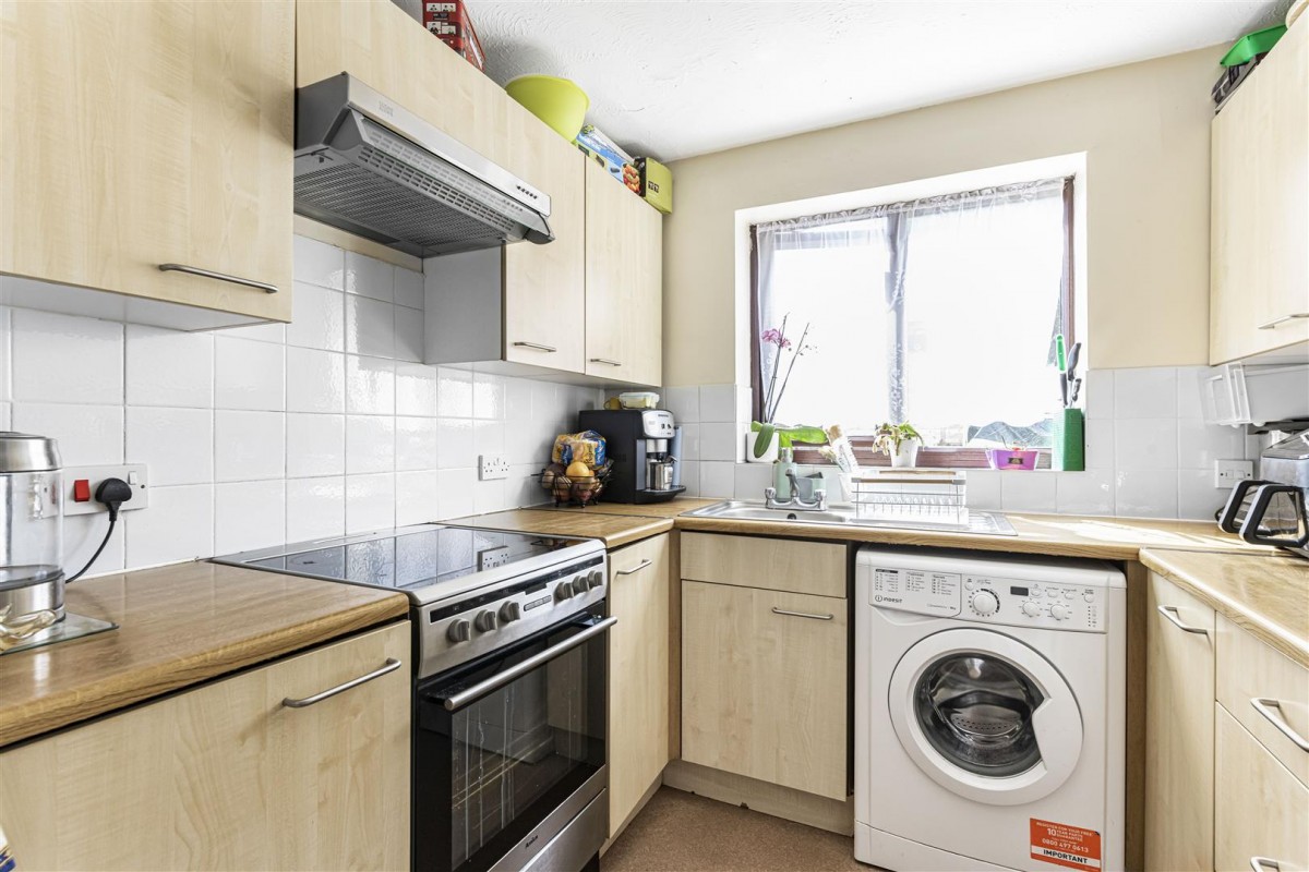 Bevans Close, Greenhithe, DA9