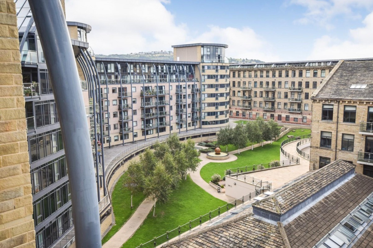 Salts Mill Road, Shipley