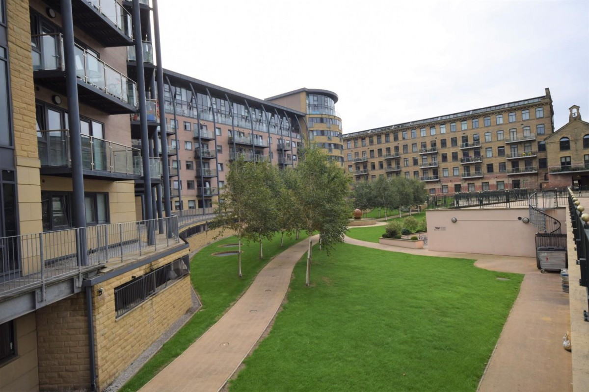 Salts Mill Road, Shipley