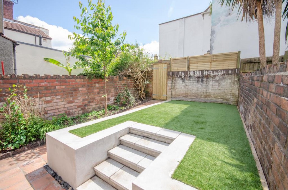 Robertson Road, Greenbank, Bristol BS5 6JT