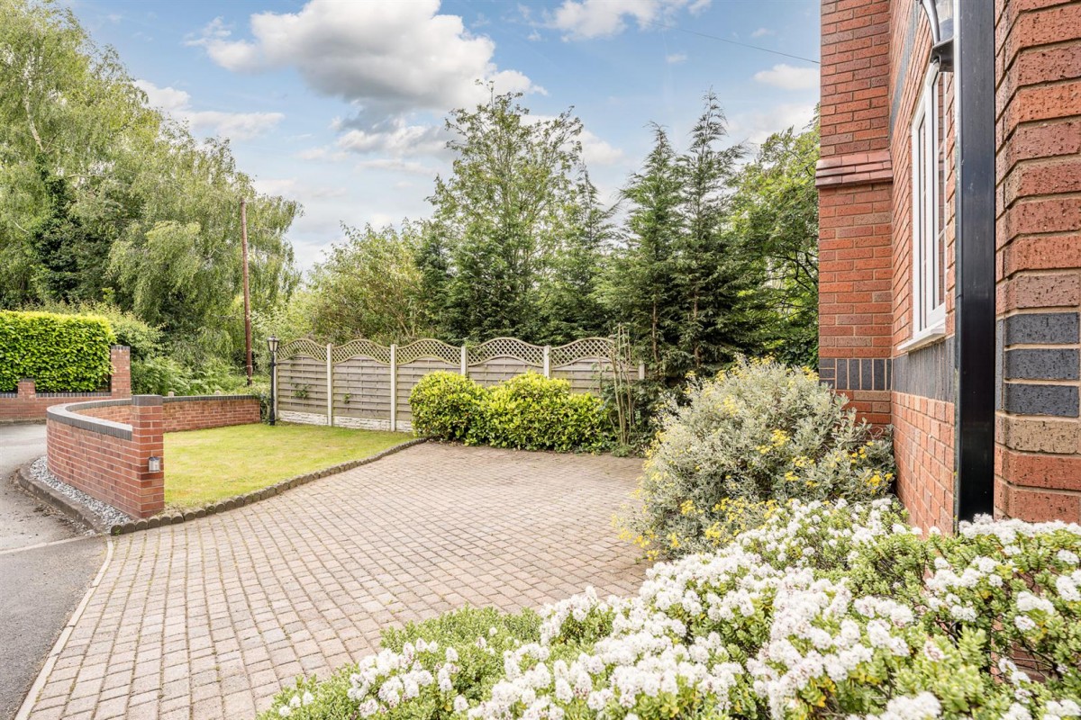 Himley Lane, Himley, DY3 4LN