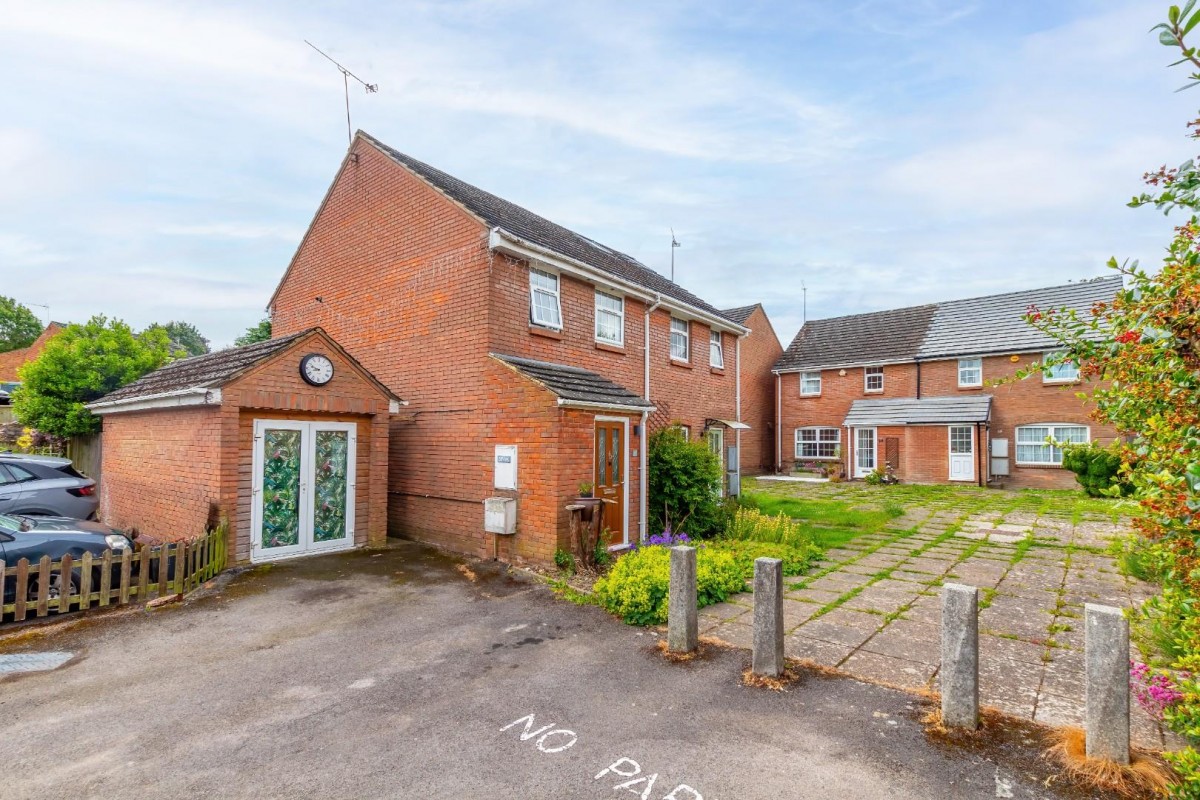 Morefields, Tring