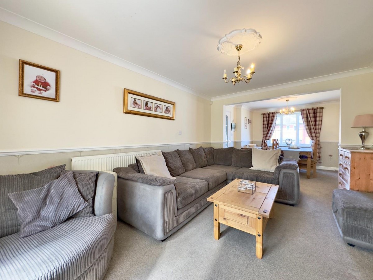 Dovebush Way , Barnsley, S75 1QE