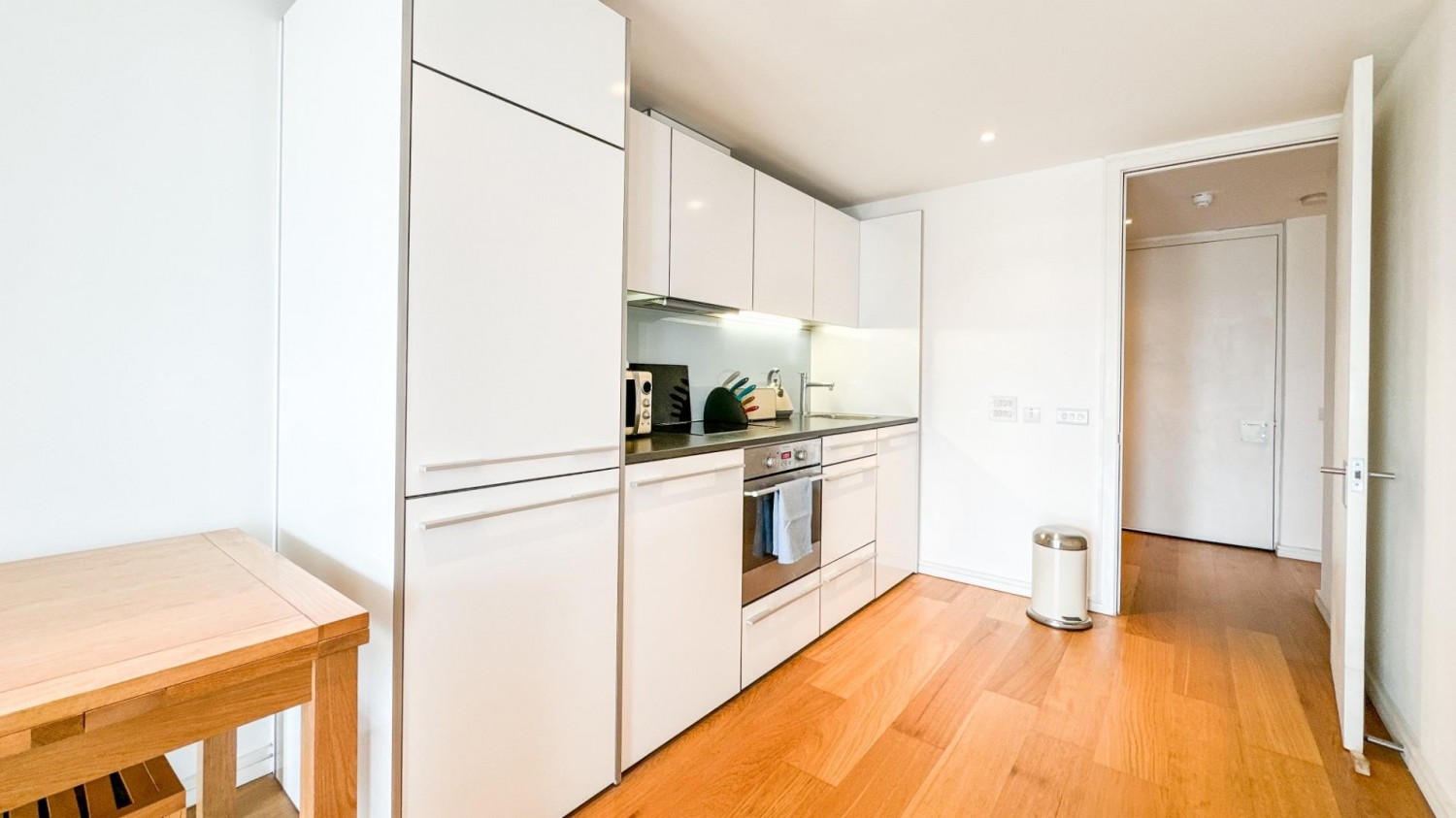 2 bedroom Flat for sale in Airpoint, Skypark Road, Bedminster, Bristol, BS3