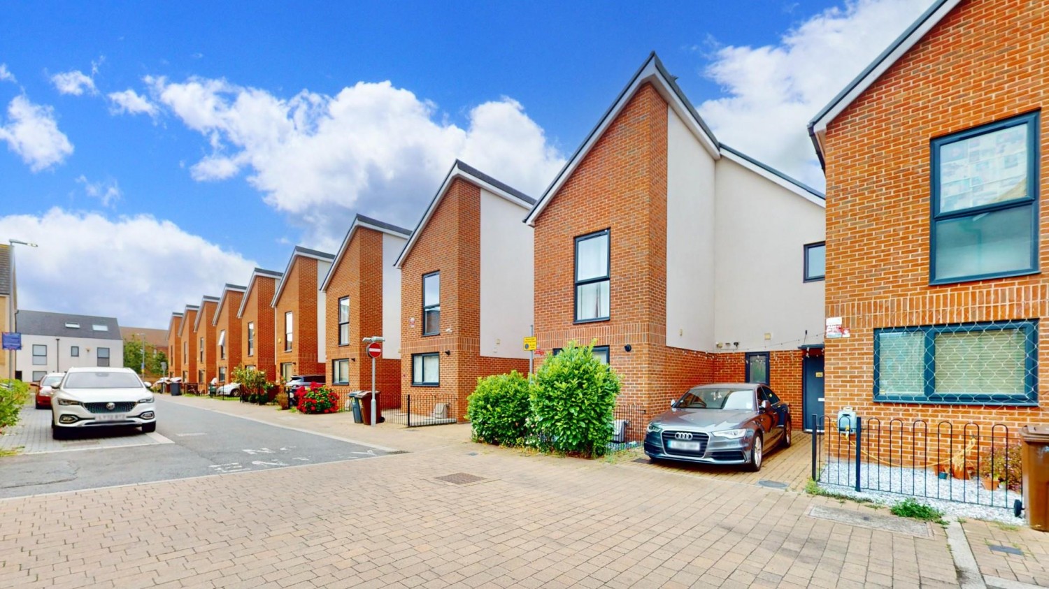 Hennessey Mews, Dagenham, RM8
