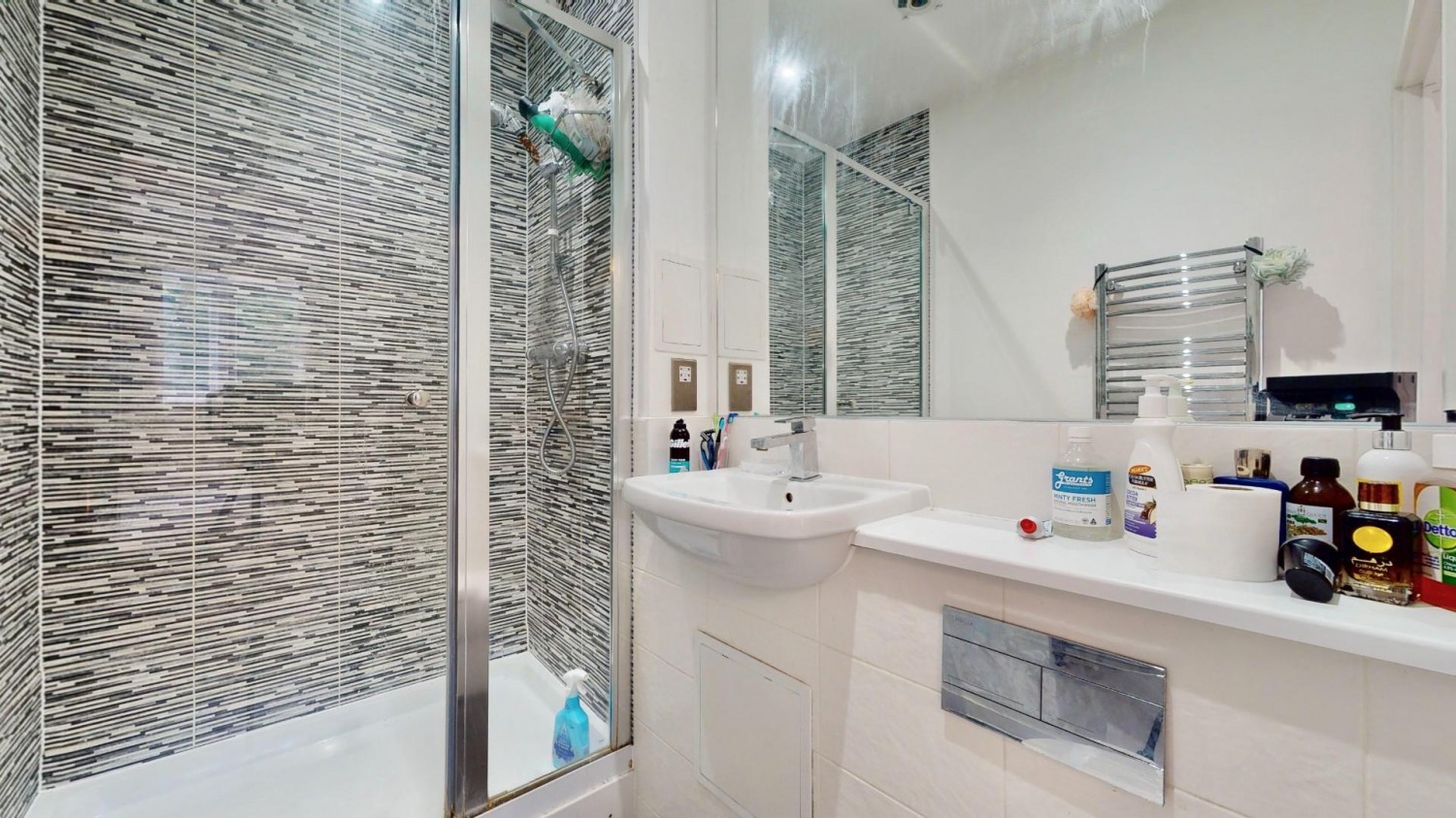 Hennessey Mews, Dagenham, RM8