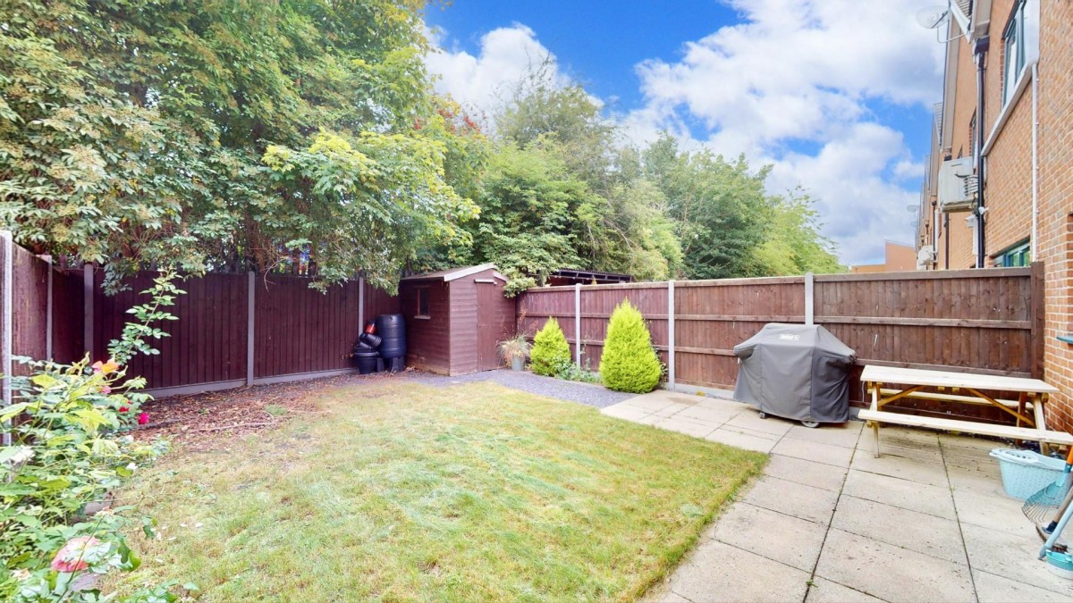 Hennessey Mews, Dagenham, RM8