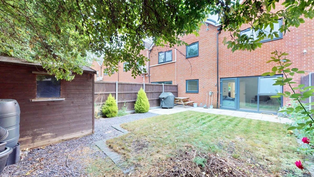 Hennessey Mews, Dagenham, RM8
