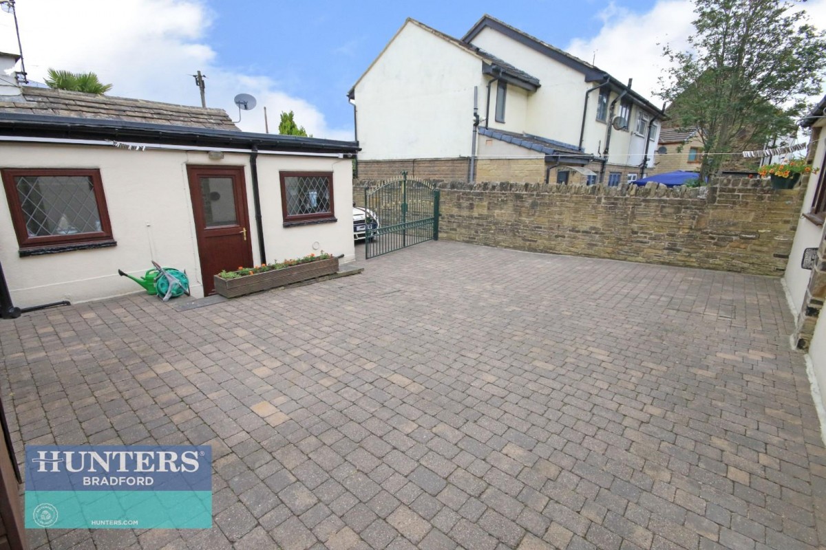 503 & 503A, Sticker Lane, Laisterdyke, Bradford, West Yorkshire, BD4 8RB