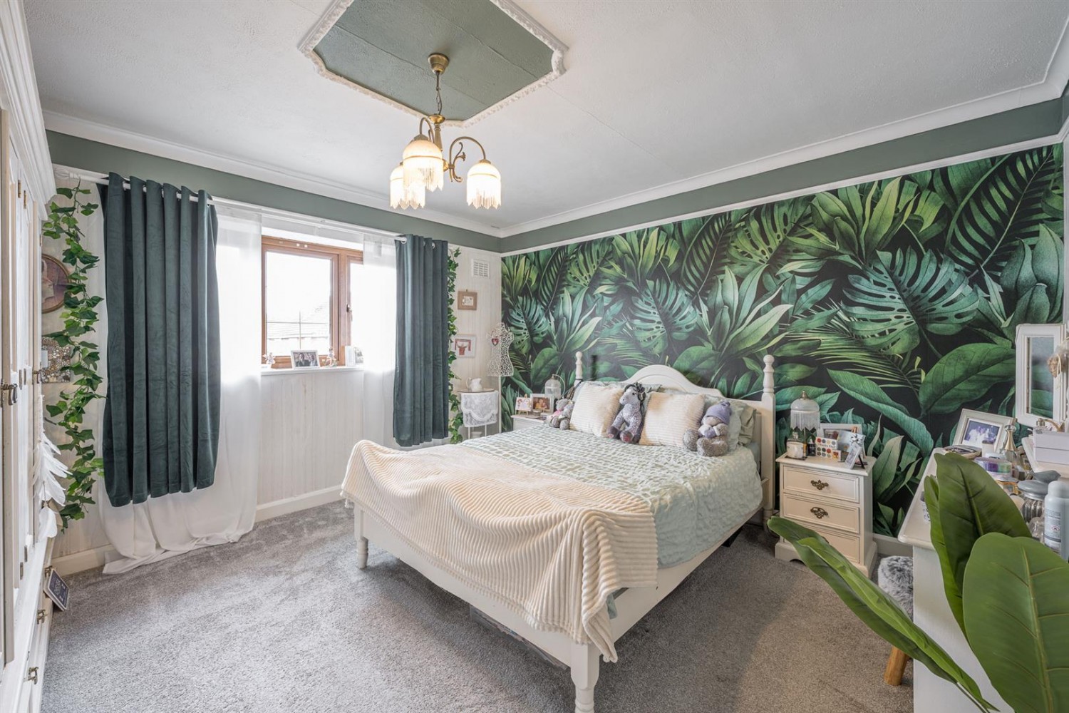 Stewart Road, Kingswinford, DY6 9PS