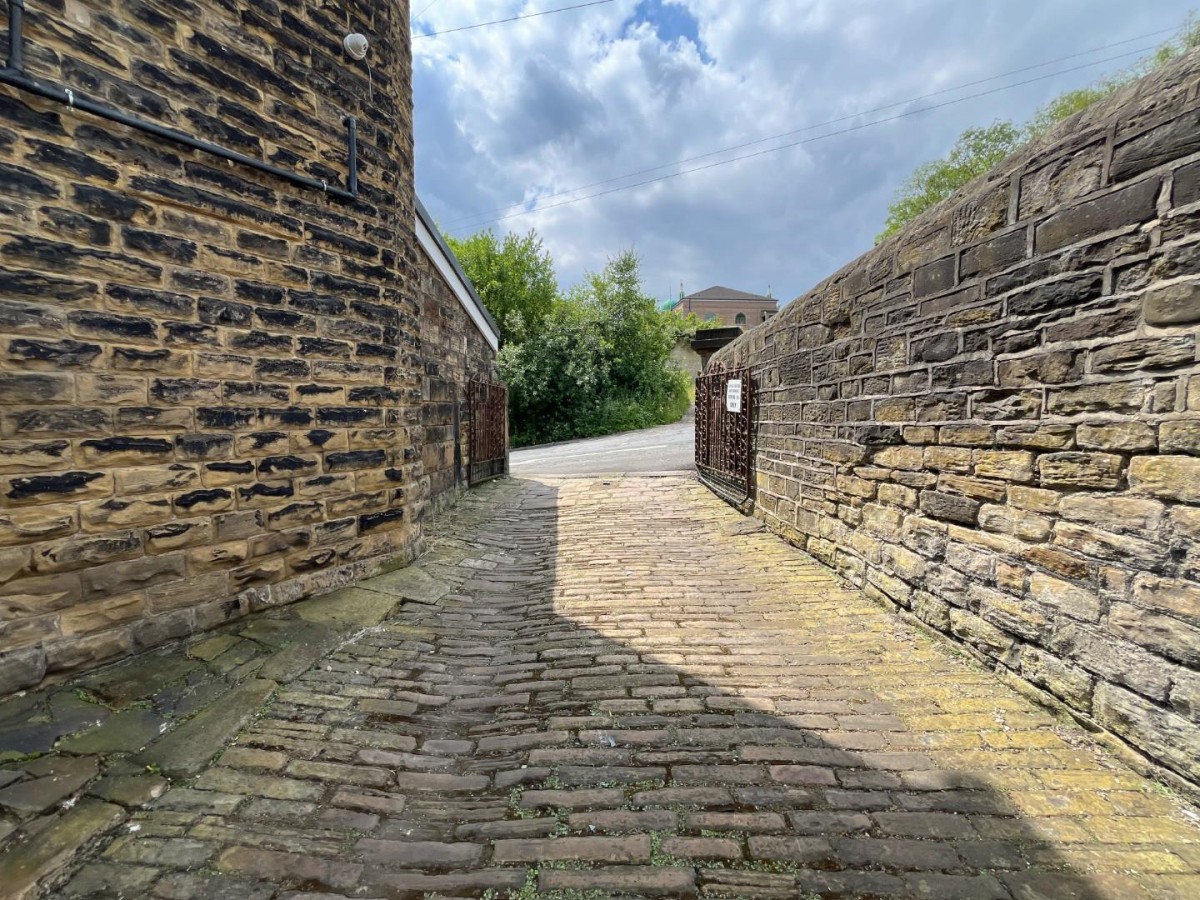 Pinfold Hill, Dewsbury