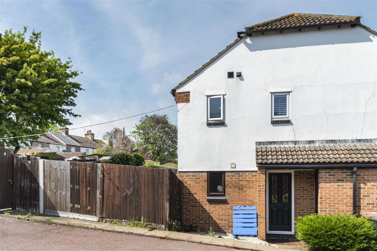 Bevans Close, Greenhithe, DA9