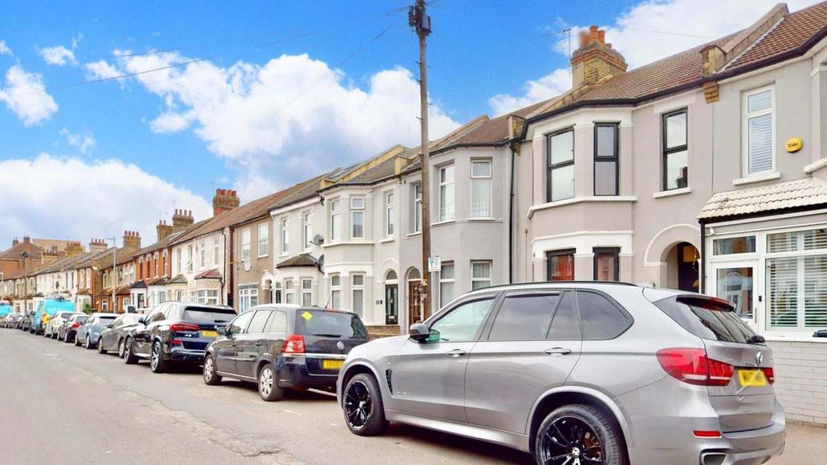 Sunningdale Avenue, Barking, IG11