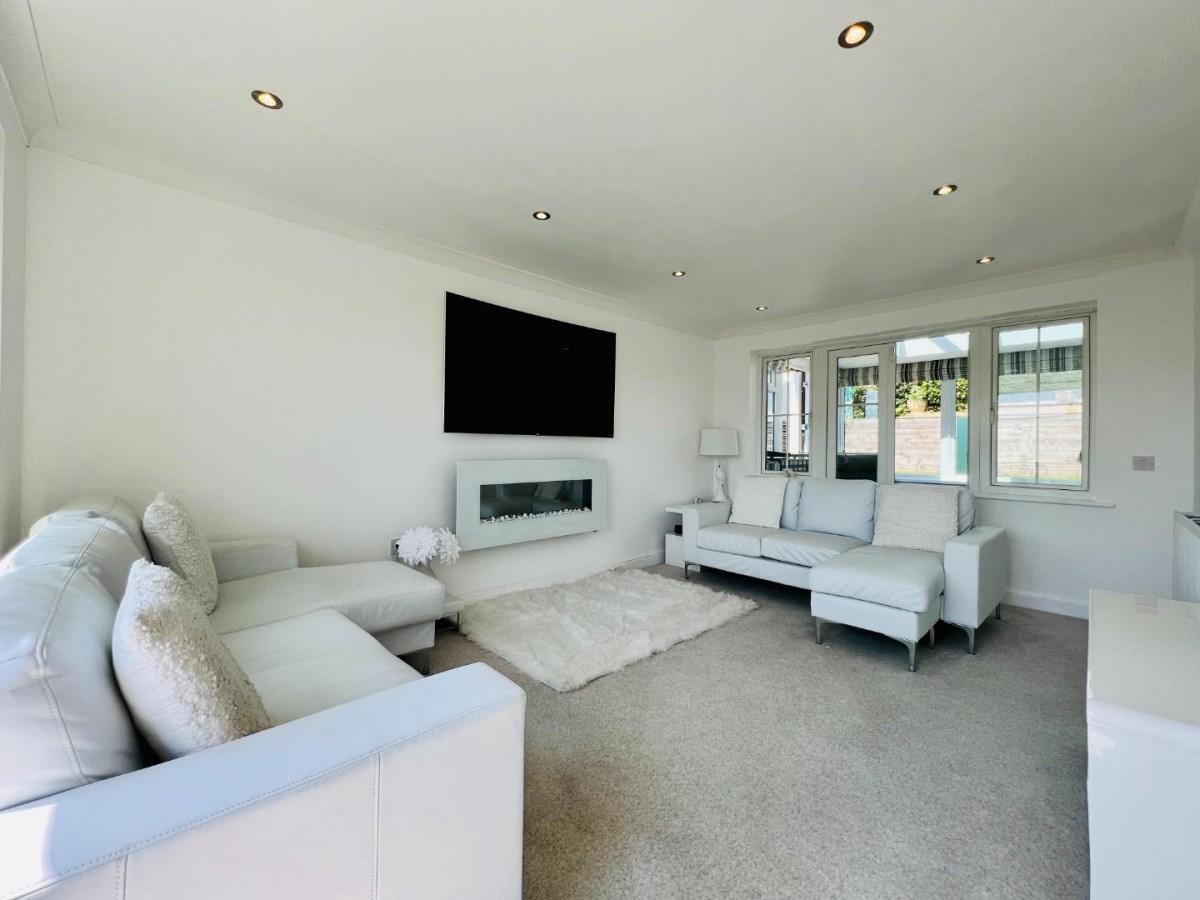 Alexandra Corniche, Hythe