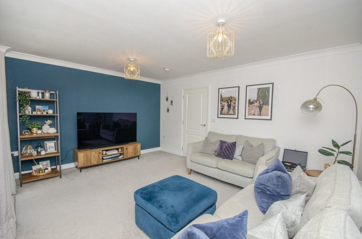 Newbury Chase, Downend, Bristol, BS16 6FF