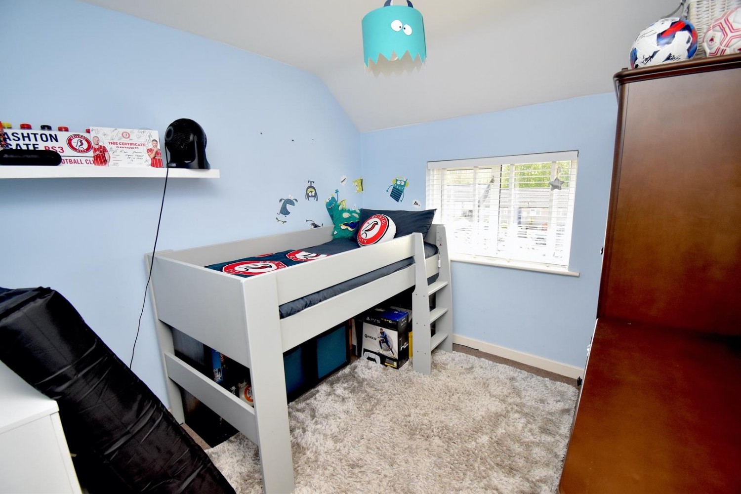 Siston Park, Siston, Bristol, BS15 4PE.