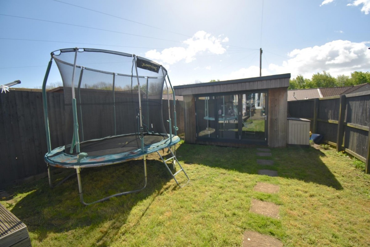 Siston Park, Siston, Bristol, BS15 4PE.