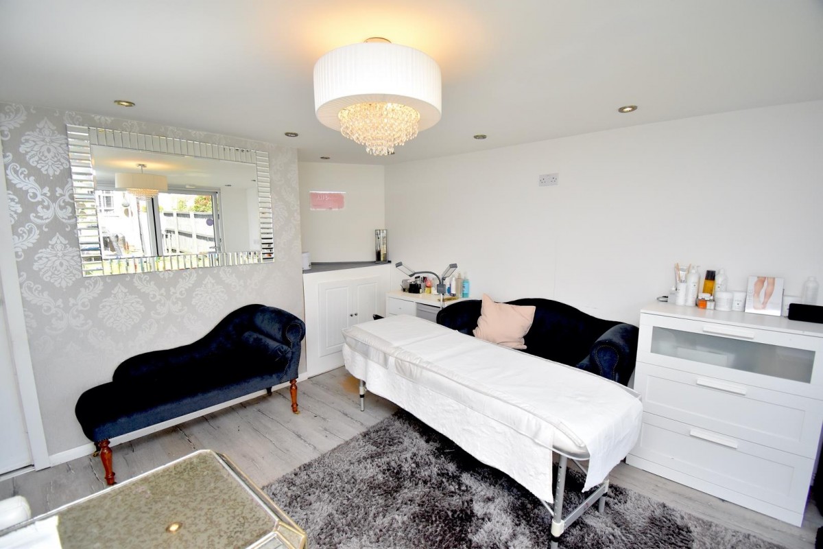 Siston Park, Siston, Bristol, BS15 4PE.