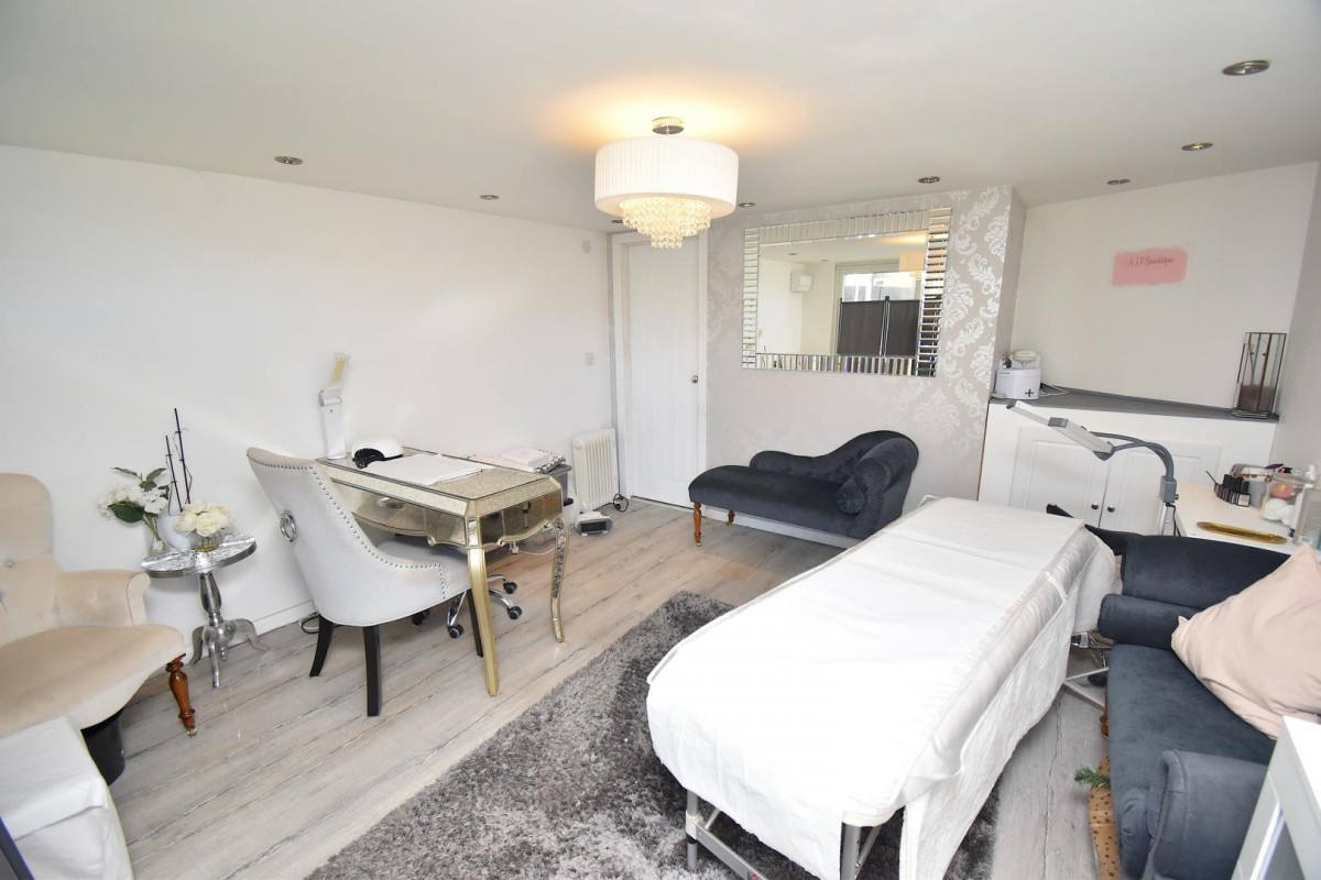 Siston Park, Siston, Bristol, BS15 4PE.