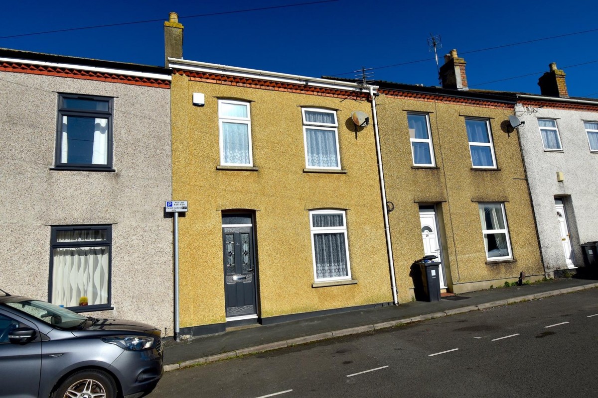 Derrick Road, Kingswood, Bristol, BS15 8DS.