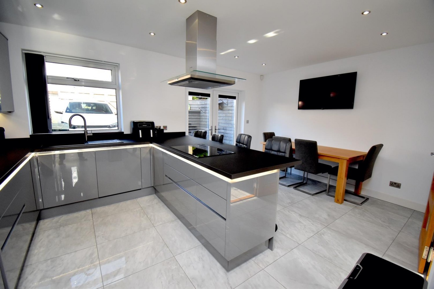 Derrick Road, Kingswood, Bristol, BS15 8DS.