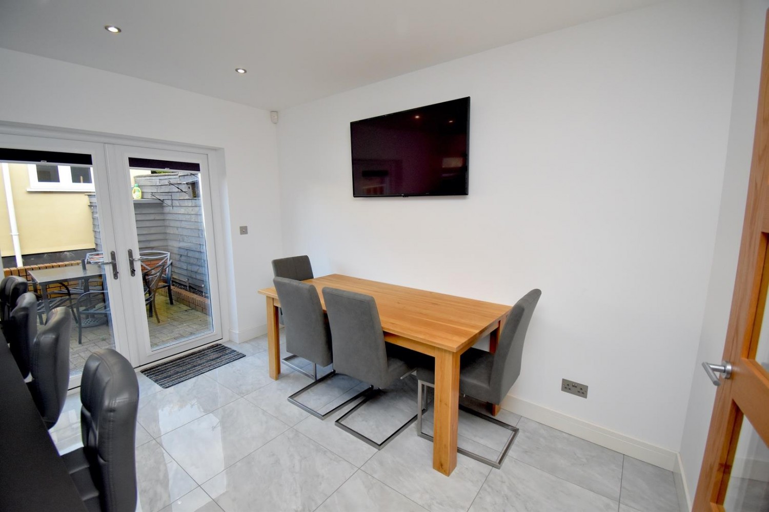 Derrick Road, Kingswood, Bristol, BS15 8DS.