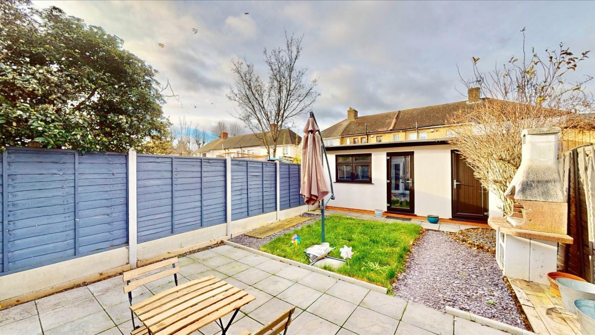 Valence Avenue, Dagenham, RM8