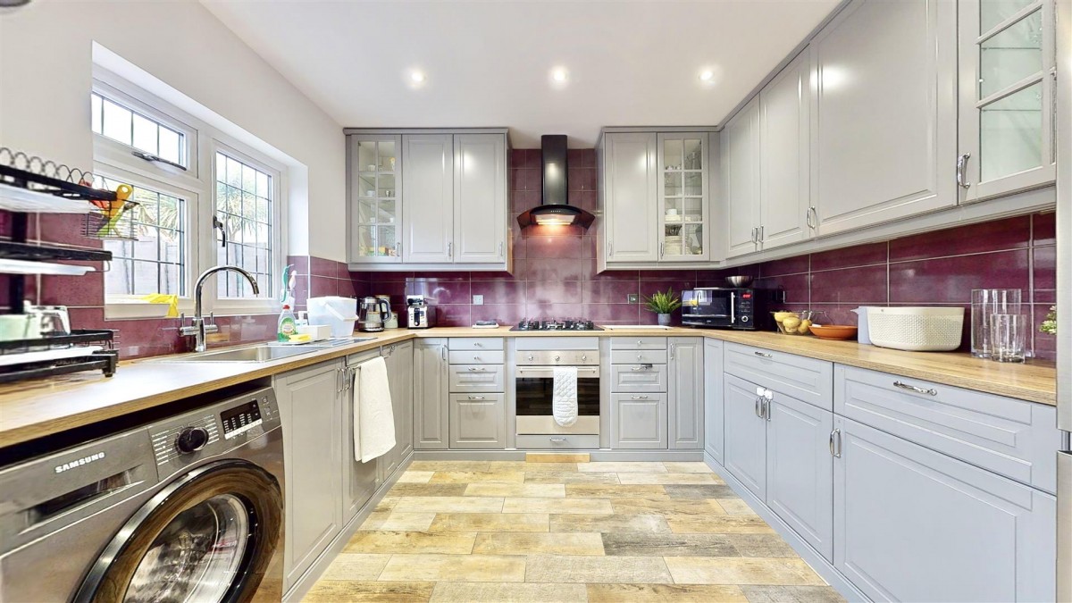 Valence Avenue, Dagenham, RM8