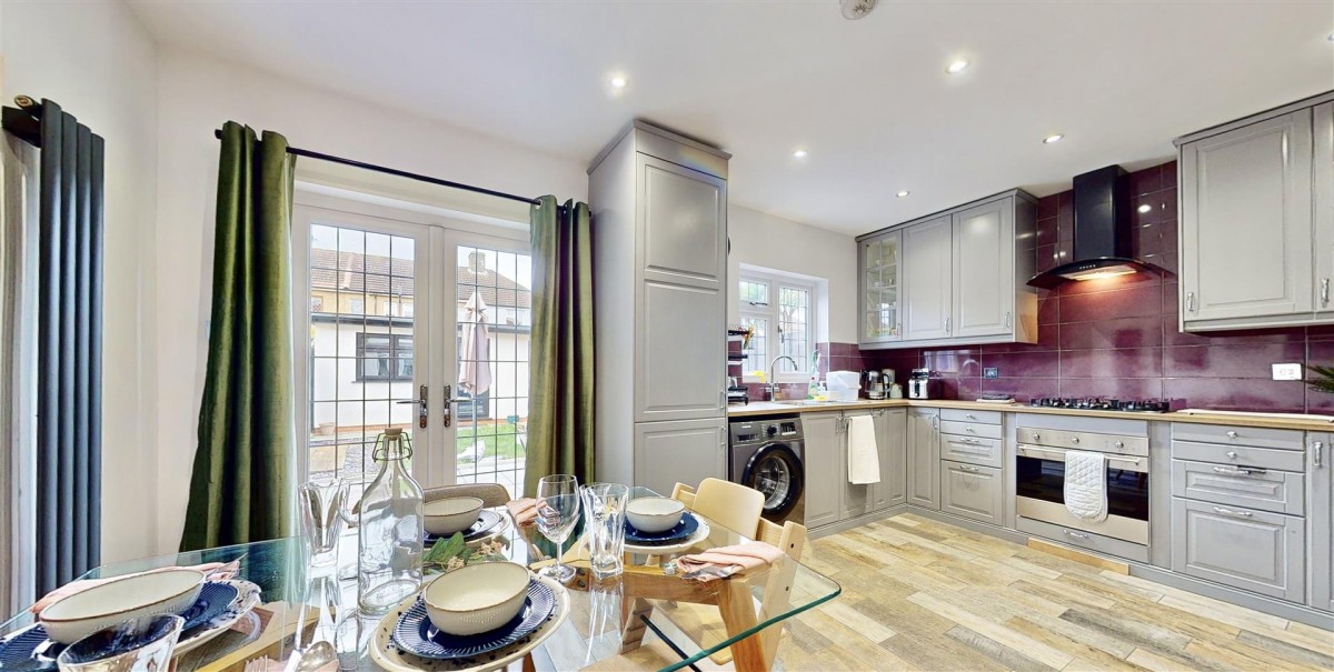 Valence Avenue, Dagenham, RM8