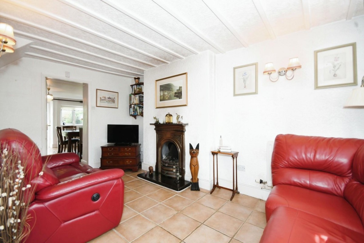 Hollins Cottage, Hollins, Old Brampton, Chesterfield, S42 7JR