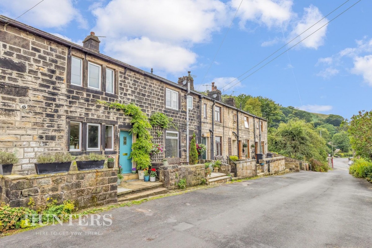 Top O'th Close Road, Walsden, Todmorden, OL14 7UT