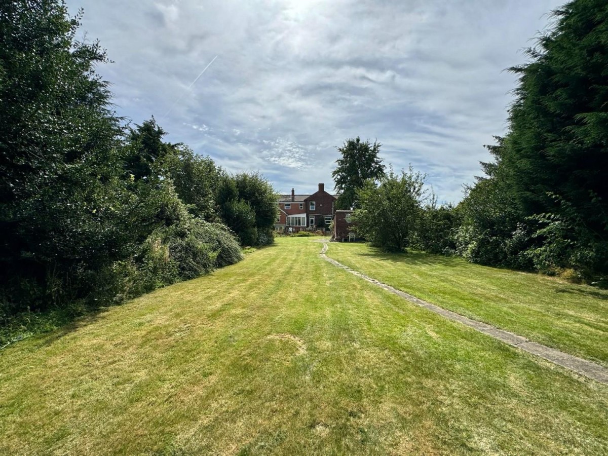 Doncaster Road, Darfield, Barnsley, S73 9JB