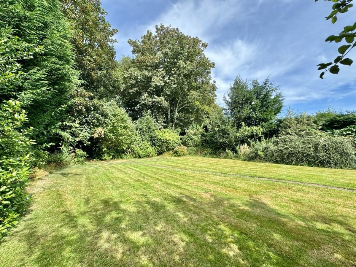 Doncaster Road, Darfield, Barnsley, S73 9JB