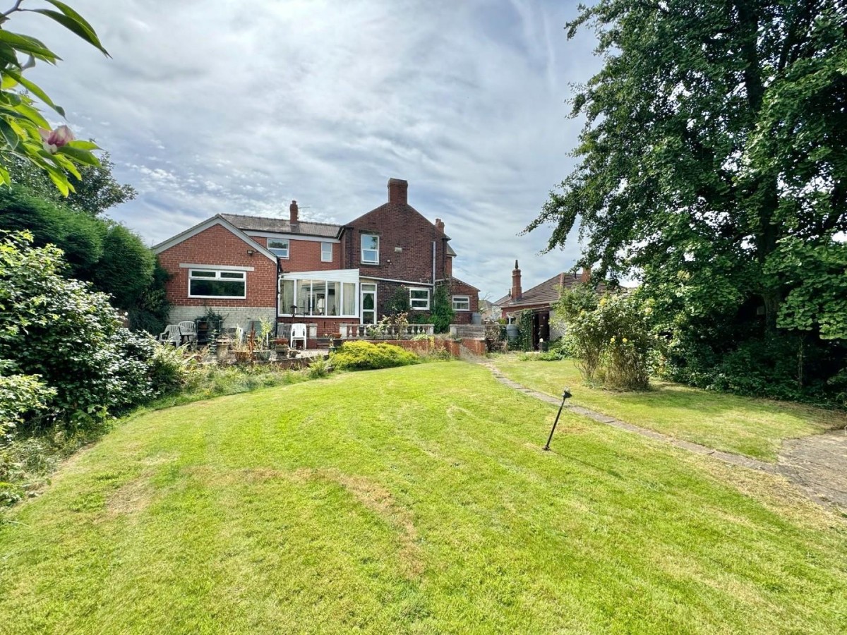 Doncaster Road, Darfield, Barnsley, S73 9JB