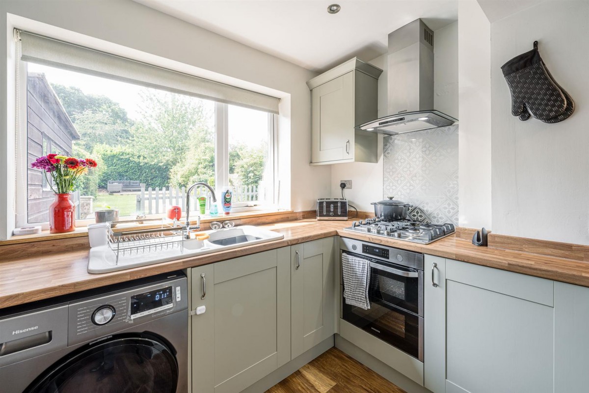 Sandhurst Avenue, Pedmore, DY9 0XG