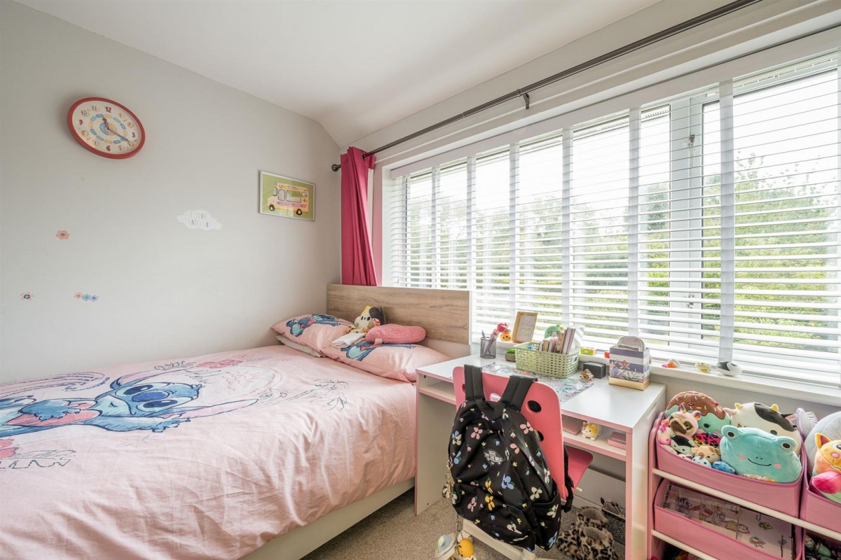 Sandhurst Avenue, Pedmore, DY9 0XG