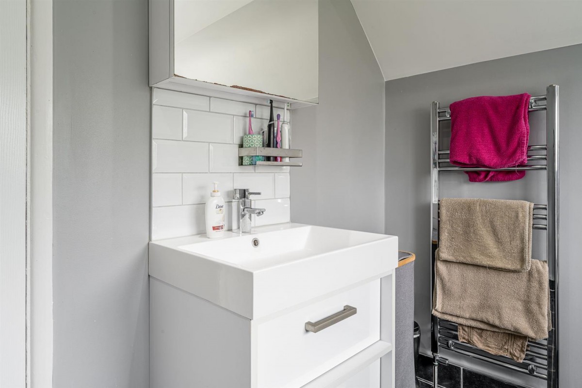 Sandhurst Avenue, Pedmore, DY9 0XG