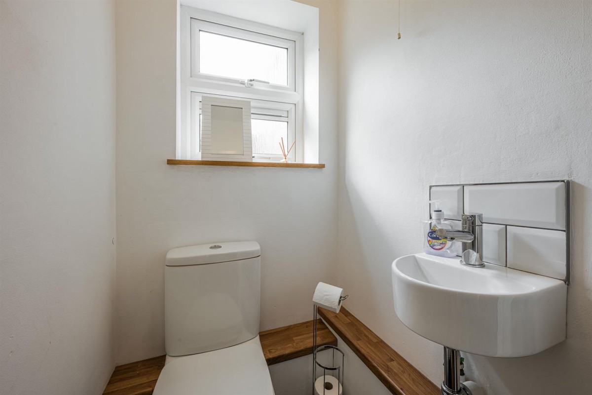 Sandhurst Avenue, Pedmore, DY9 0XG