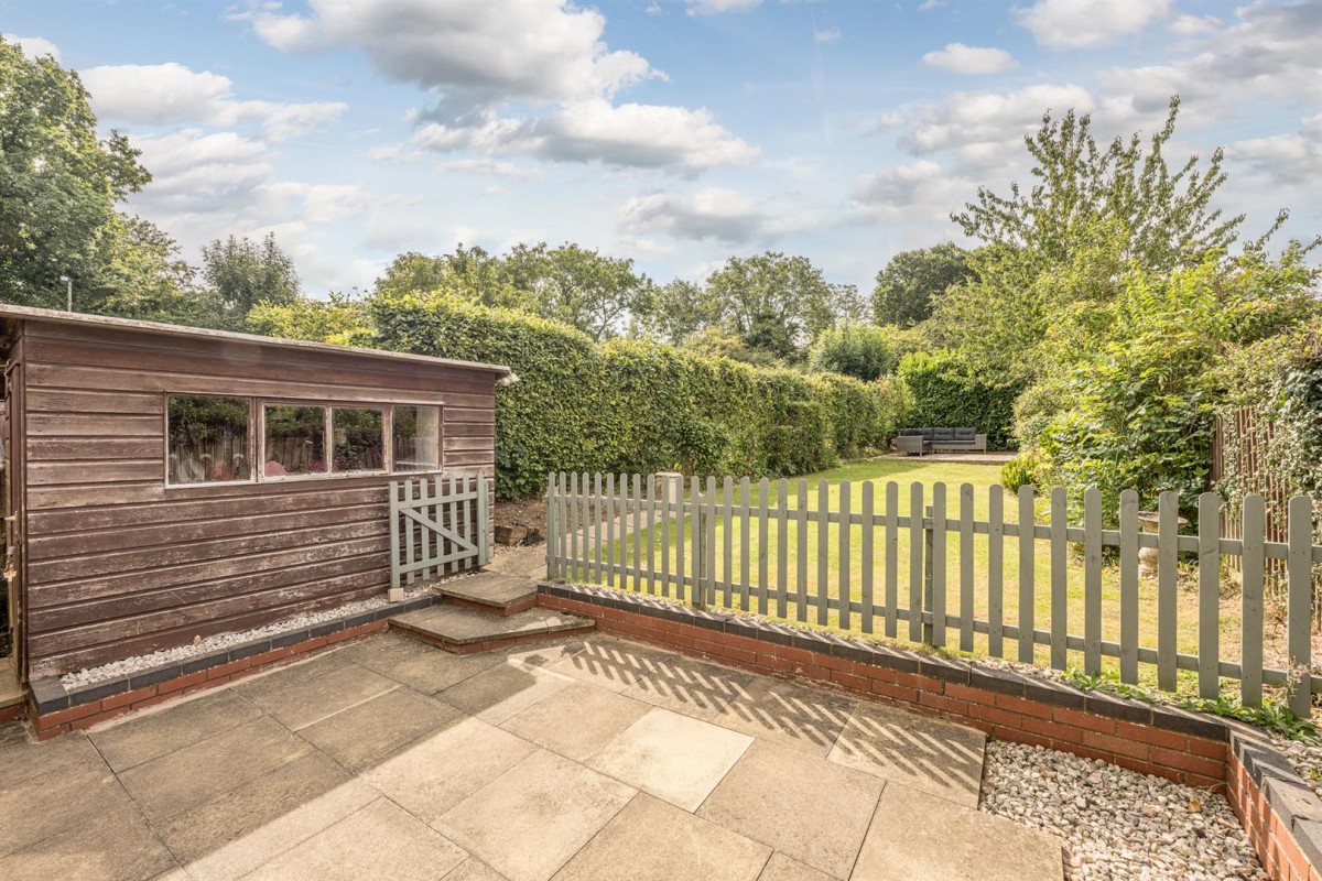 Sandhurst Avenue, Pedmore, DY9 0XG